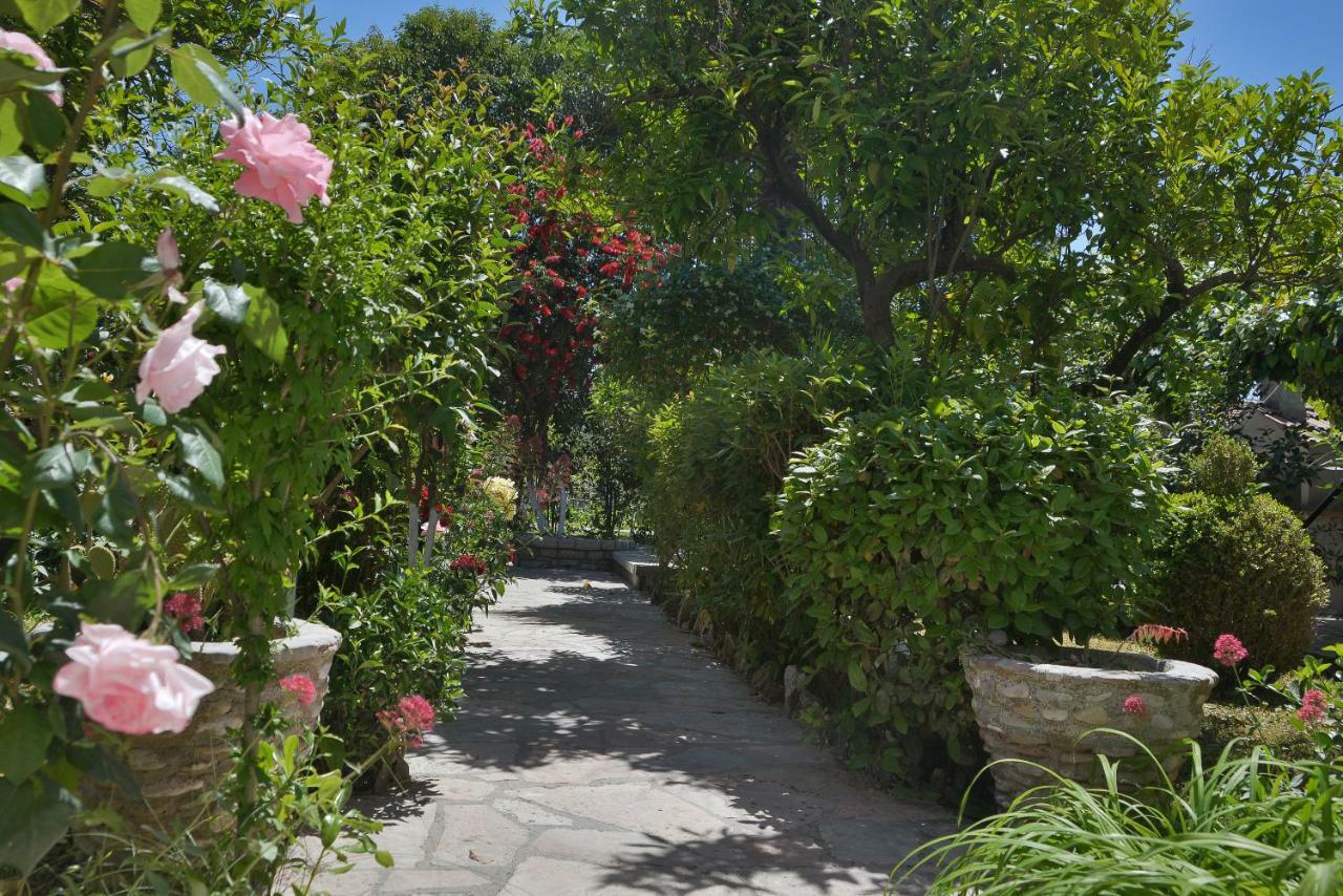 Kostas' Garden Apartment Roda  Exterior foto