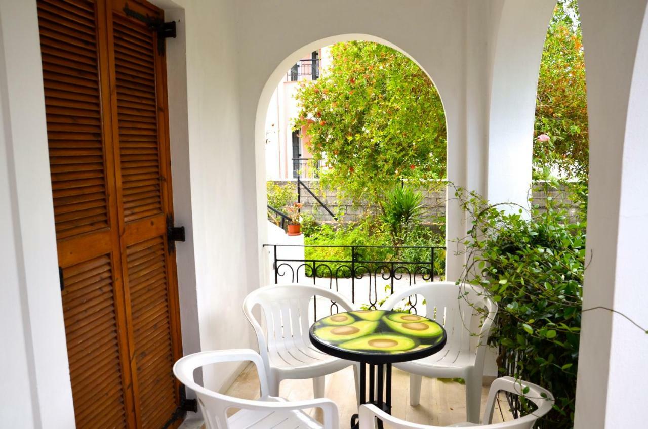 Kostas' Garden Apartment Roda  Exterior foto