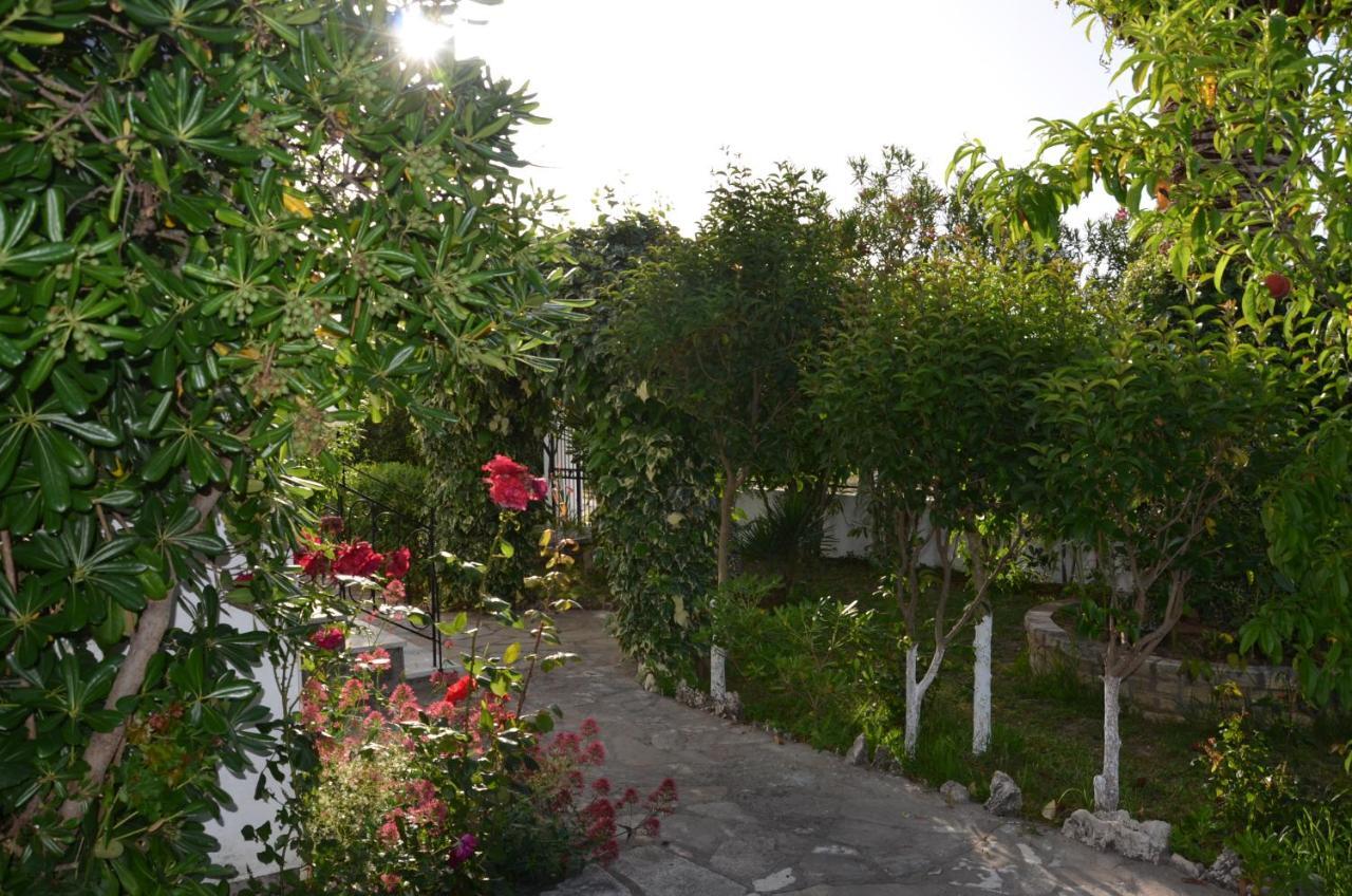 Kostas' Garden Apartment Roda  Exterior foto