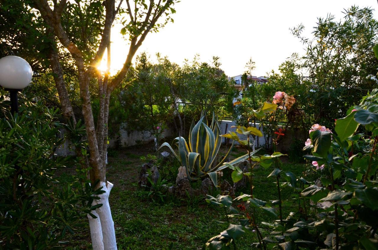 Kostas' Garden Apartment Roda  Exterior foto